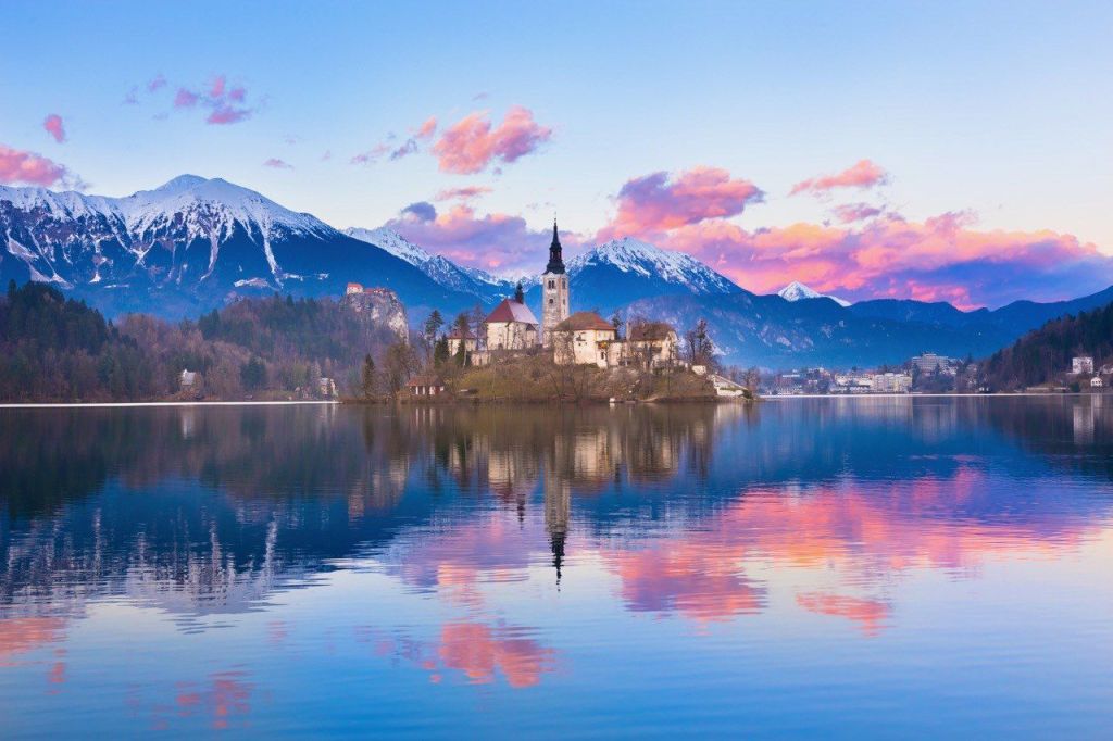 nuvole riflesse sul lago di bled